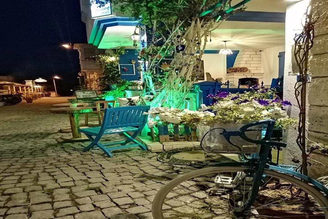 Beyaz Ev Hotel Alacatı Bagian luar foto