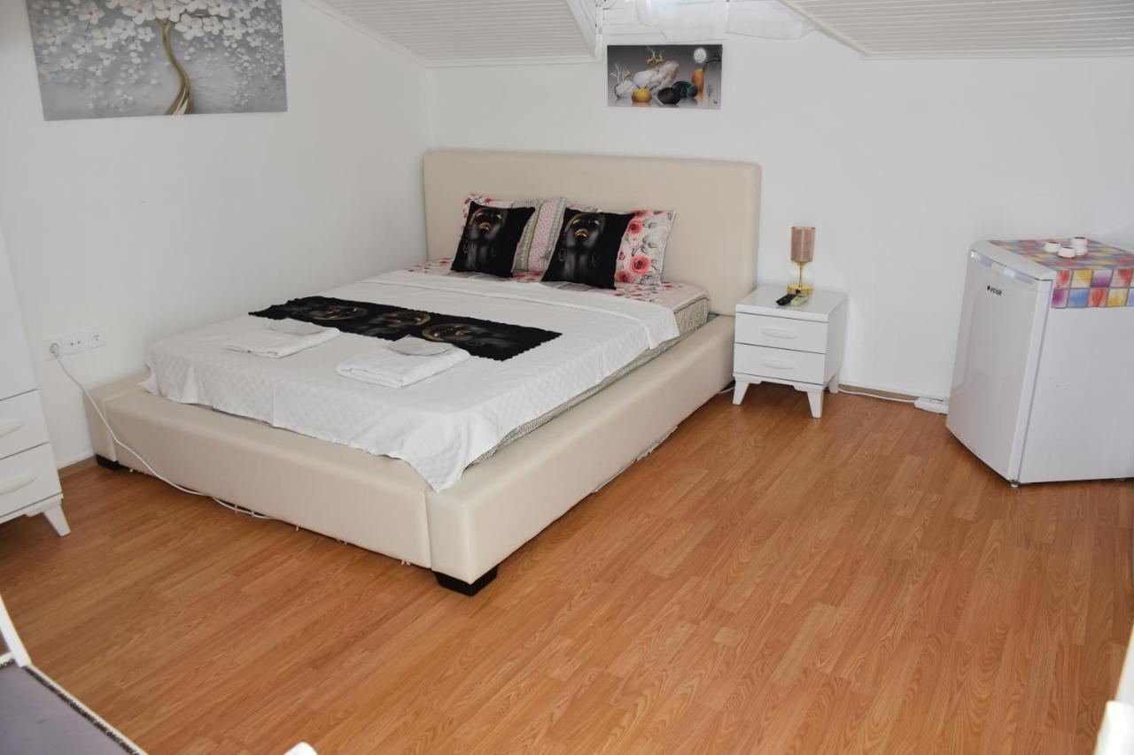 Beyaz Ev Hotel Alacatı Bagian luar foto